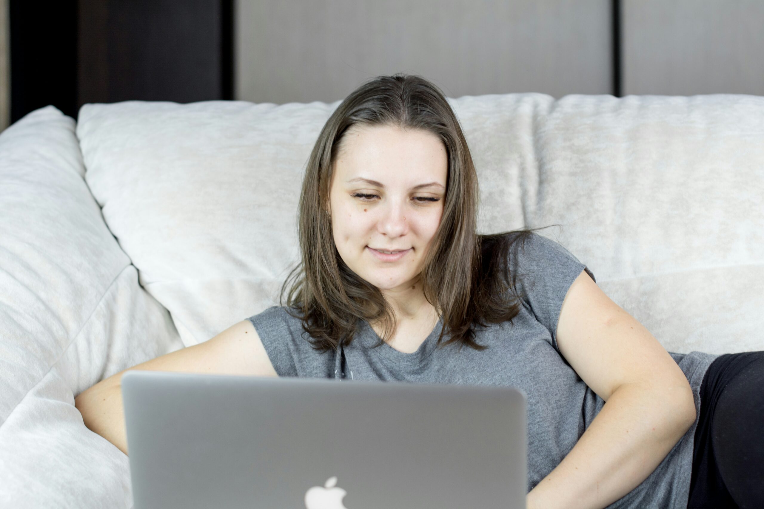 a woman working on a lead nurturing campaign - Nurture Machines a woman working on a lead nurturing campaign