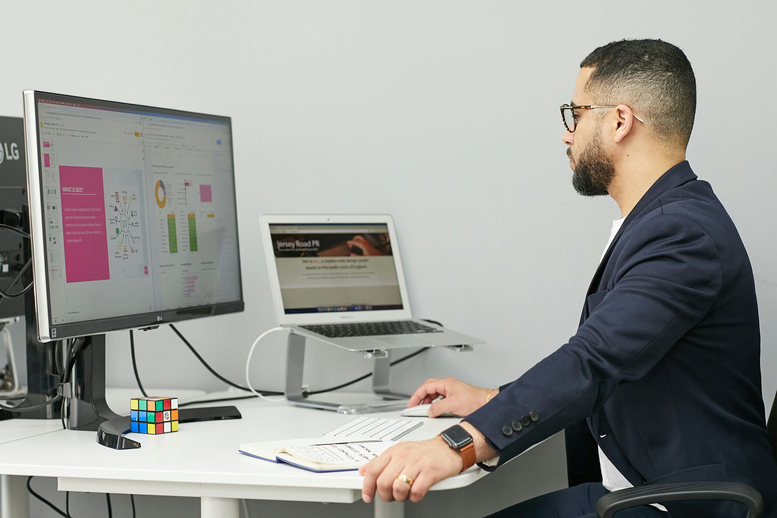 Digital marketer analyzing SEO strategies and conversion dashboards to implement advanced lead generation techniques for optimized sales funnel performance. - Nurture Machines Digital marketer analyzing SEO strategies and conversion dashboards to implement advanced lead generation techniques for optimized sales funnel performance.